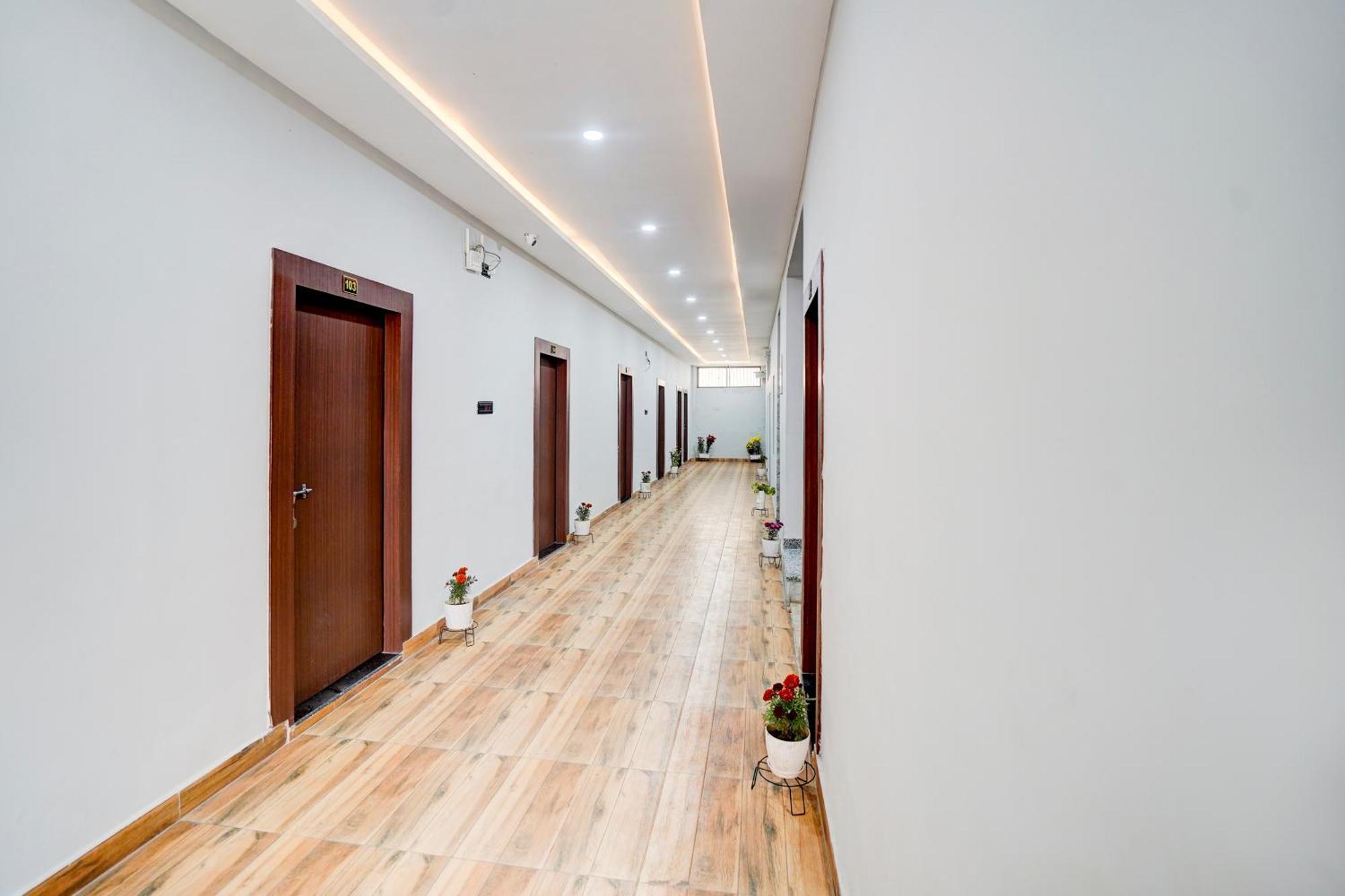 Hotel Vibe Blu- Váránasí Exteriér fotografie